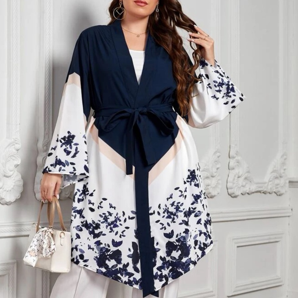 Beautiful woman leaf 🍁 print belted coat